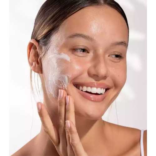 Bielenda - *Glaze & Glow* - Essência facial em textura leitosa