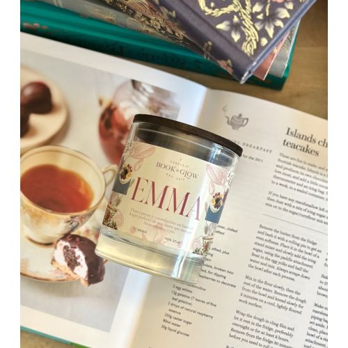 Book and Glow - *Austen* - Vela de soja vegana - Emma