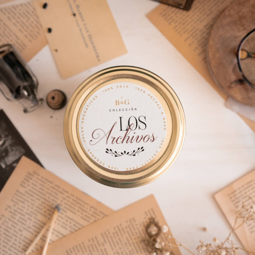 Book and Glow - *Os Arquivos* - Vela de Soja - Academia Clássica