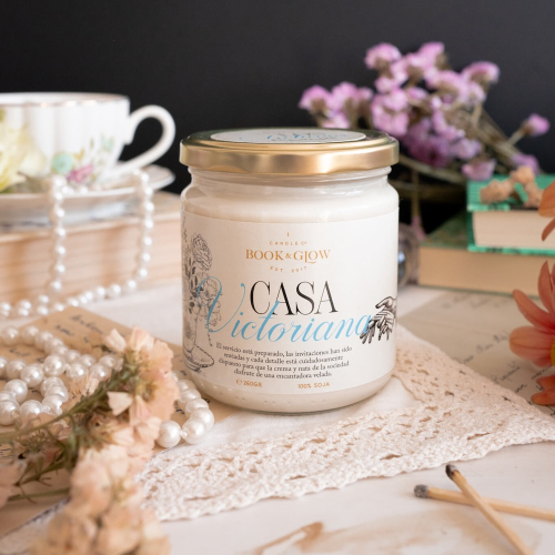 Book and Glow - *Os Arquivos* - Vela de Soja - Casa Vitoriana