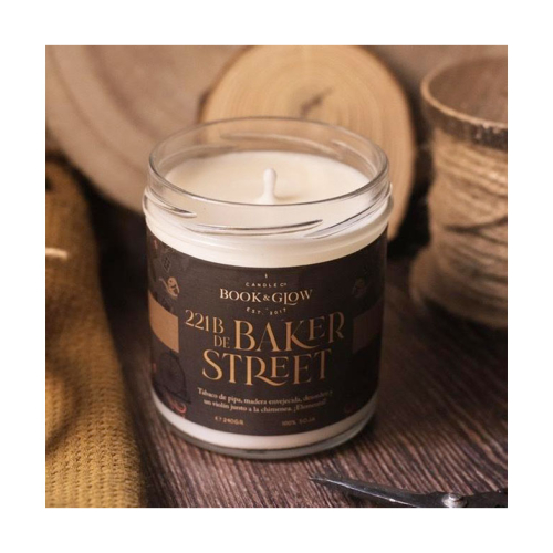 Book and Glow - *Mundos Notáveis* - Vegan Soy Candle - Baker Street 221B