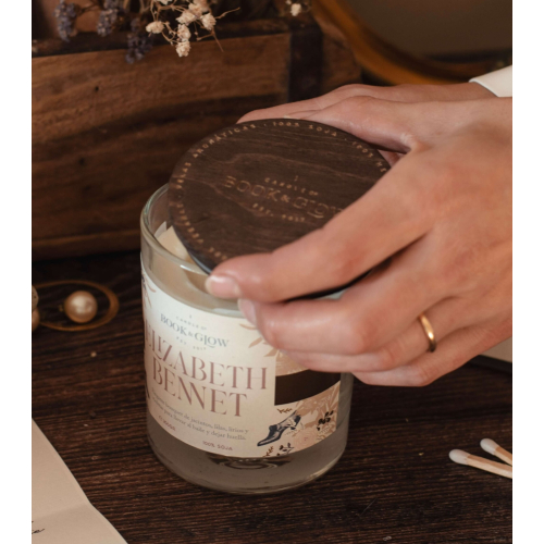 Book and Glow - *Mundos Notáveis* - Vegan Soy Candle - Elizabeth Bennet