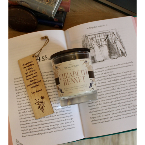 Book and Glow - *Mundos Notáveis* - Vegan Soy Candle - Elizabeth Bennet