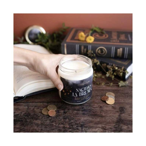 Book and Glow - *Mundos Notáveis* - Vegan Soy Candle - Nacida de la bruma