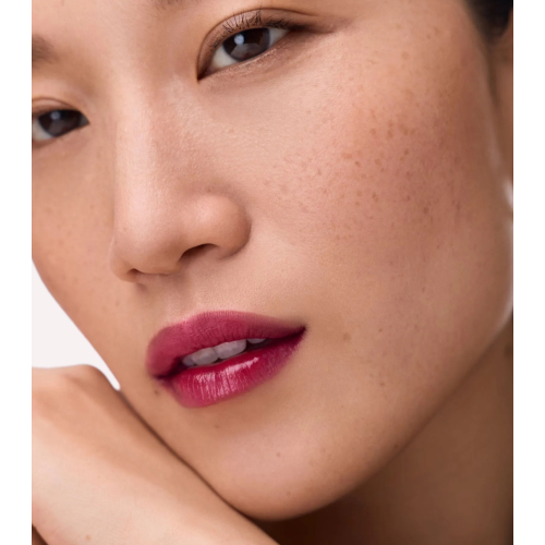 Catrice - Bálsamo labial Bare Glow - 030: Dark Ruby Red