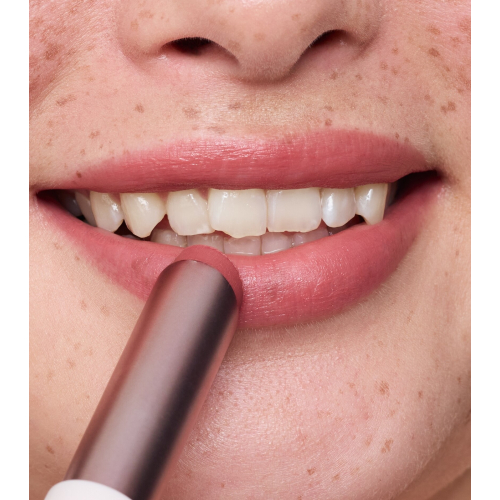 essence - Bálsamo labial Blur Soufflé - 02: Nude Peach