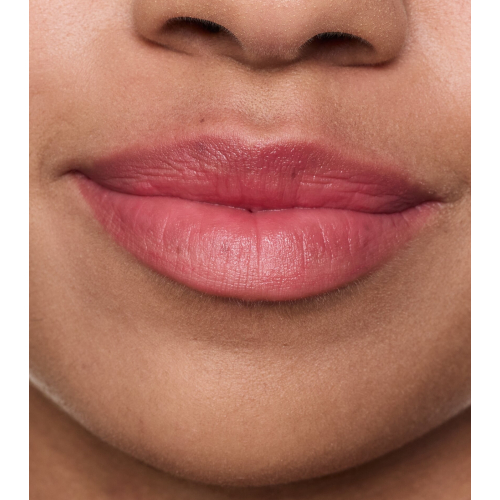 essence - Bálsamo labial Blur Soufflé - 03: Nude Rose