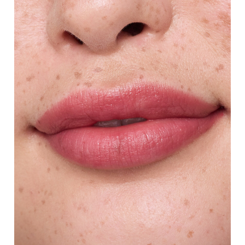 essence - Bálsamo labial Blur Soufflé - 03: Nude Rose