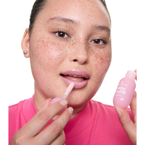 essence - Bálsamo labial Milky Glazed - 02: Strawberry Whip