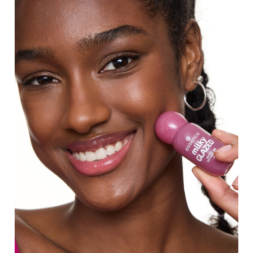 essence - Bálsamo labial Milky Glazed - 04: Berry Au Lait