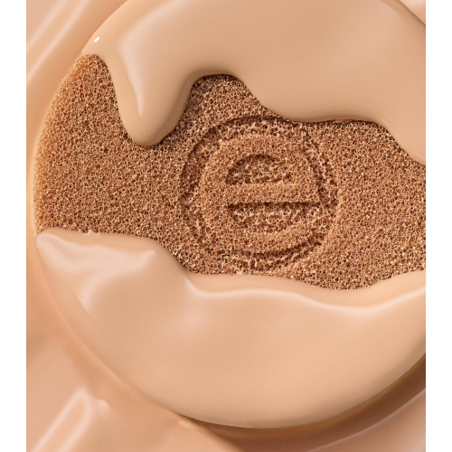 essence - Base de maquilhagem Silky Cushion -110