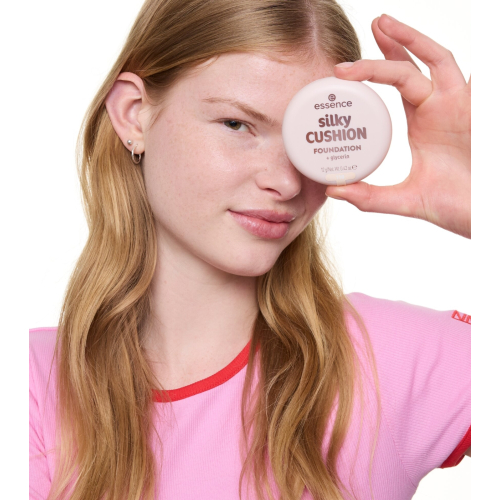 essence - Base de maquilhagem Silky Cushion -110