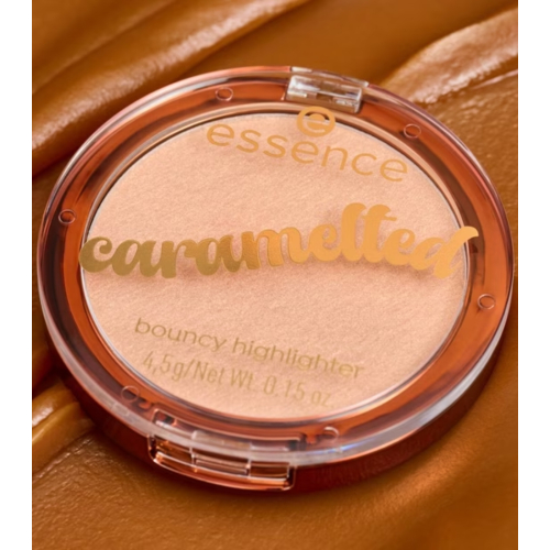 essence - *Caramelted* - Iluminador em pó Bouncy - 01: Sweet 'n Bouncy