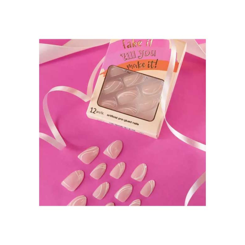 essence - *Fake it \'till you make it* - Unhas postiças - 04: Marblemania