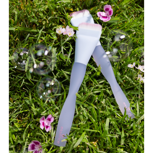 essence - *Glimmer in a Bubble* - Pincel plano para rosto