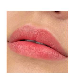essence - Lip tint hidratante Tinted Kiss - 04: Chili & chill