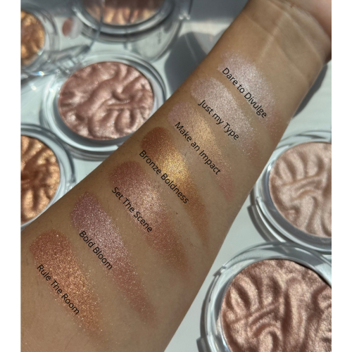Makeup Revolution - Iluminador em pó Reloaded - Dare to Divulge