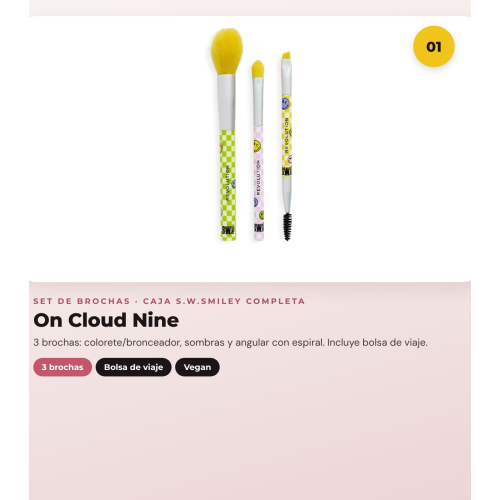 Makeup Revolution - Conjunto *S.W.Smiley* - Pincéis On Cloud Nine + Esponja de maquilhagem suave + Brilho labial Happy Pout + Máscara de pestanas Dazzle Pop + Delineador de olhos Winky Flick Double-Ended