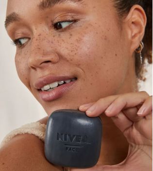 Nivea - Esfoliante facial sólido Naturally Clean - Limpeza profunda
