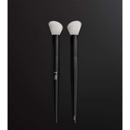 S17PRO - *Technique* - Pincel facial pequeno e angular - T147