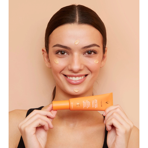 Valquer - *Skin Essentials* - Creme facial iluminador C-Glow